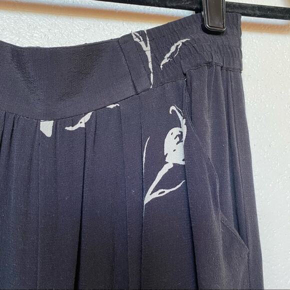 Halogen Black Floral Pattern Wide Leg Pants Size Small - Picture 4 of 7